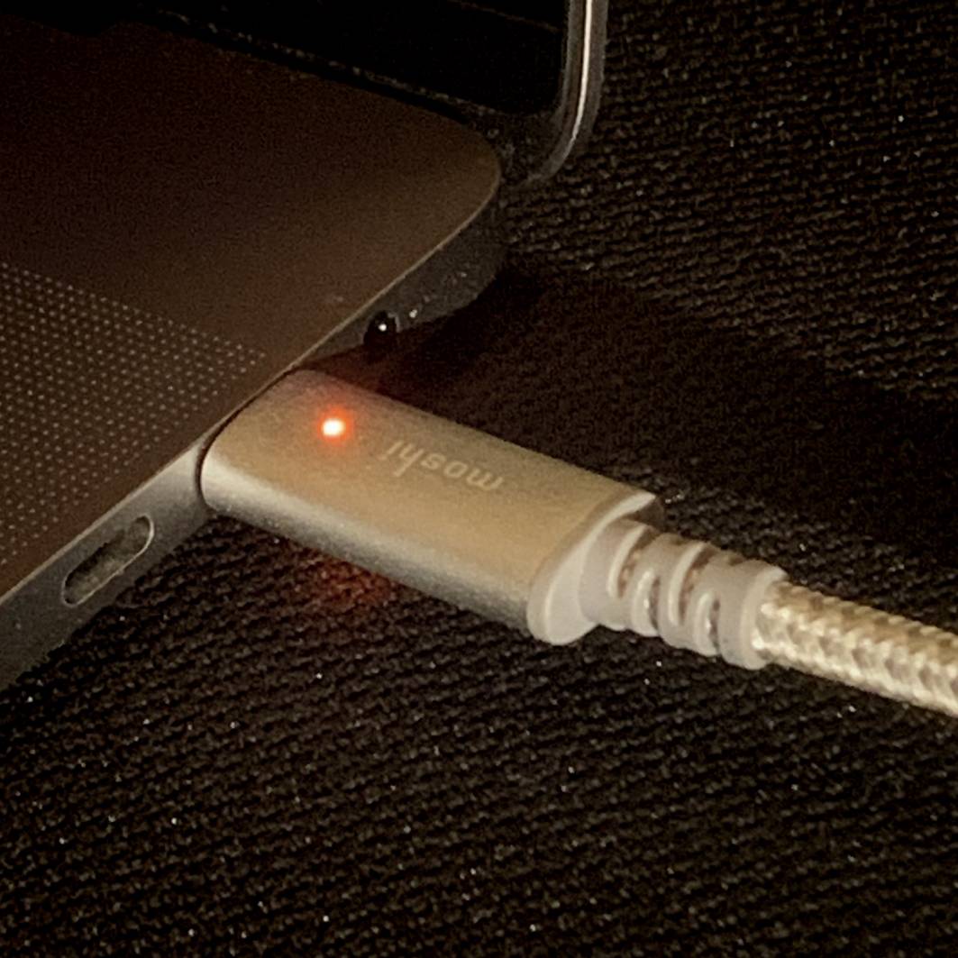 Moshi USB-C cable with LED